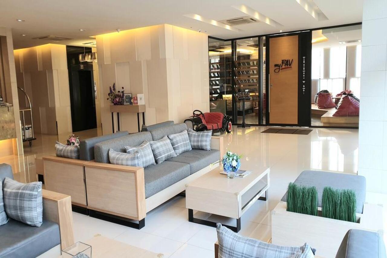Parinda Hotel Bangkok Exteriör bild