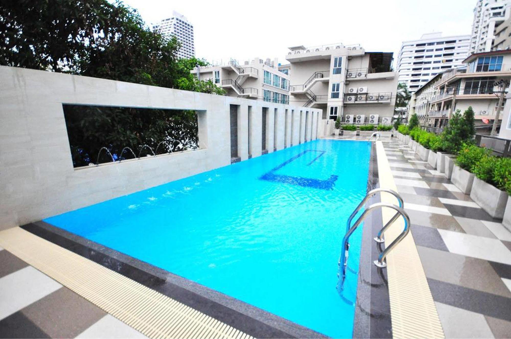 Parinda Hotel Bangkok Exteriör bild
