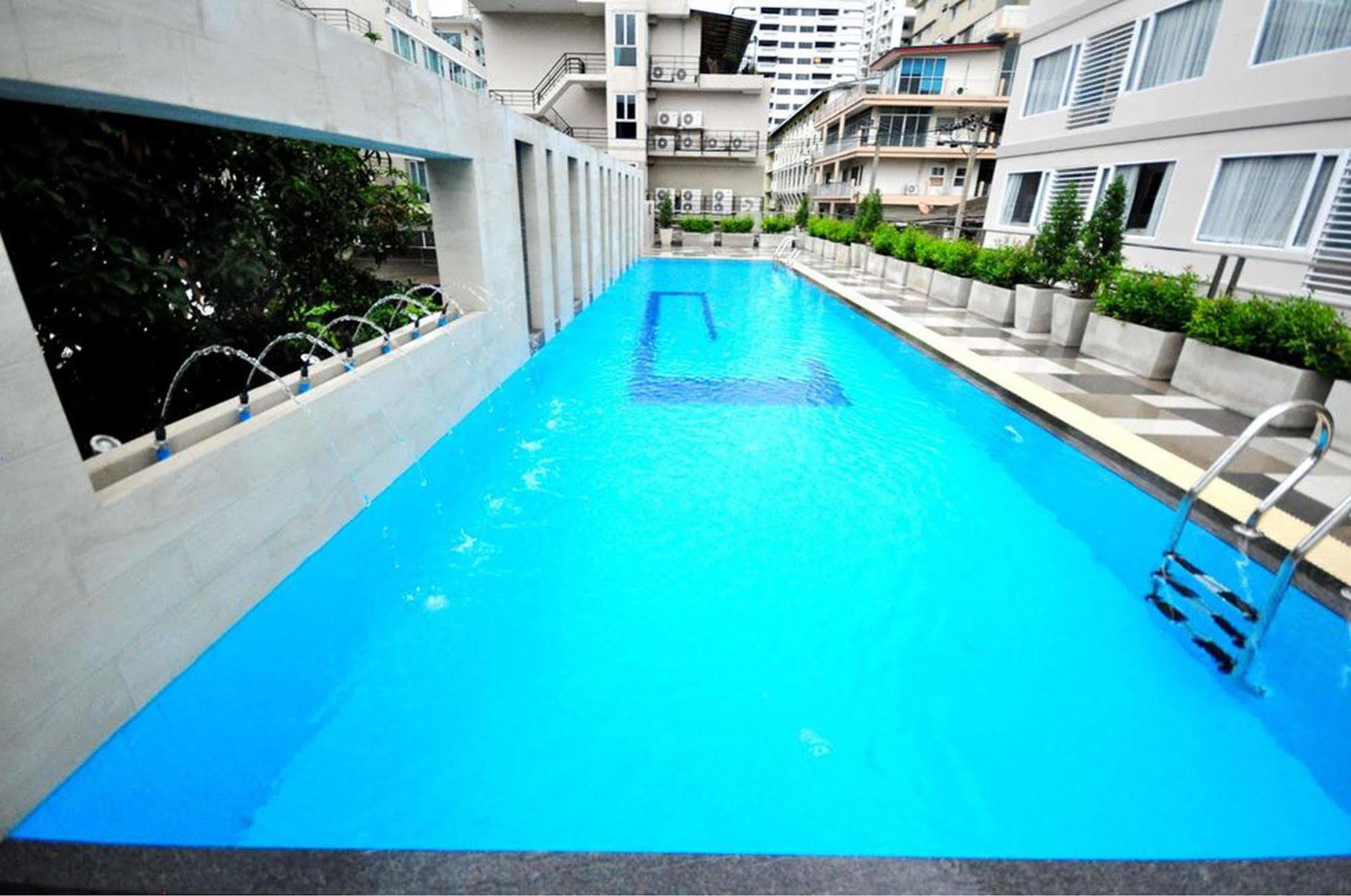 Parinda Hotel Bangkok Exteriör bild