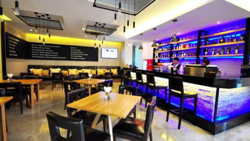 Parinda Hotel Bangkok Exteriör bild